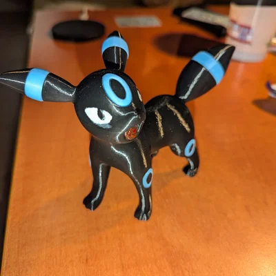 Mô hình Pokemon Umbreon phát sáng đã được chia nhỏ