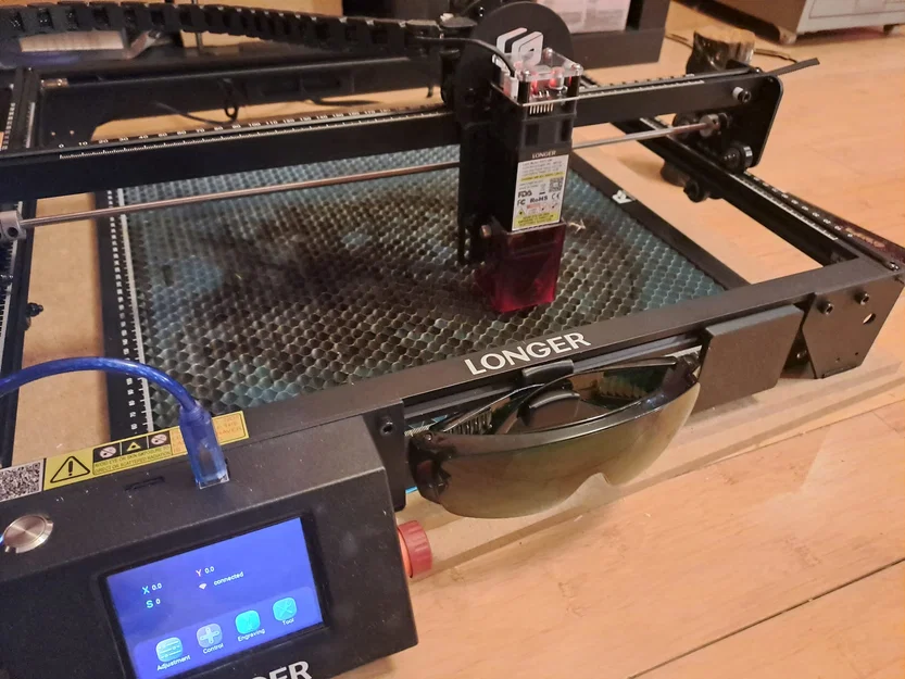 Giá treo kính bảo hộ tiện lợi cho máy khắc laser Longer Ray 5 - Image 1