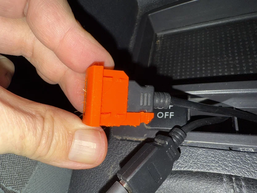 Bộ chuyển đổi cổng USB cho VW Golf/Touran có kèm chốt khóa dây rút - Image 1