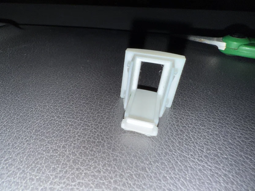 Bộ chuyển đổi cổng USB cho VW Golf/Touran có kèm chốt khóa dây rút - Image 3