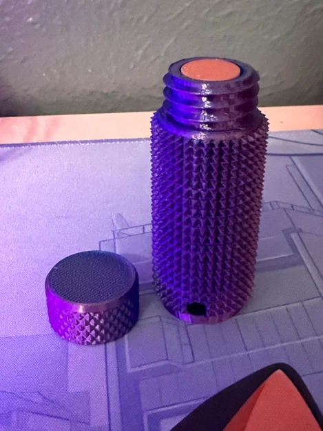 Ống đựng son dưỡng môi Pain Stimulation (Fidget) - Image 2