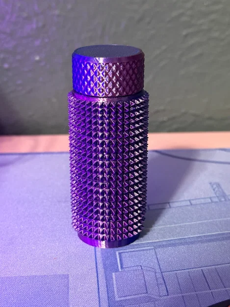 Ống đựng son dưỡng môi Pain Stimulation (Fidget) - Image 3