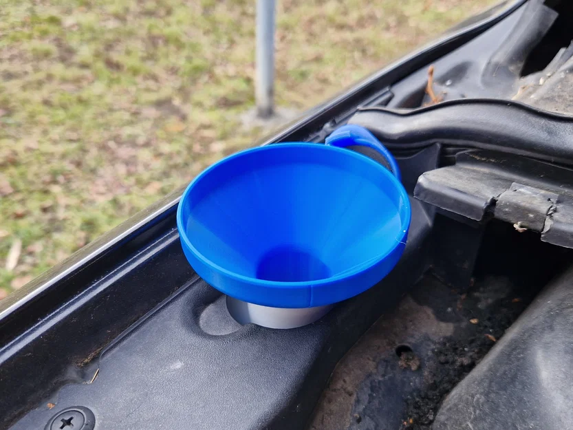 Phễu Châm Nước Rửa Kính 3D Cho Xe Ford Focus 2 Tiện Dụng - Image 1