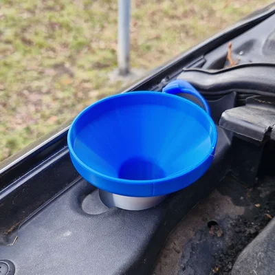 Phễu Châm Nước Rửa Kính 3D Cho Xe Ford Focus 2 Tiện Dụng