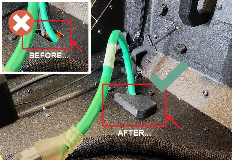 Nắp che khe đi dây góc đáy phía sau #0153 - Image 1