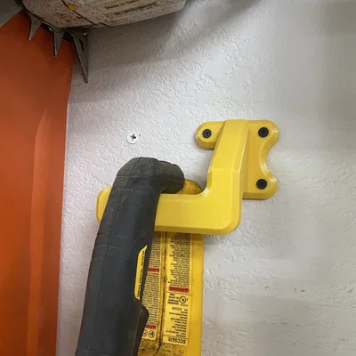 Giá treo tường cho máy cưa xích