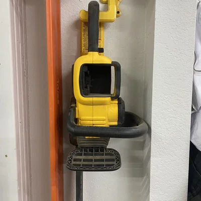 Giá treo tường cho máy cưa xích