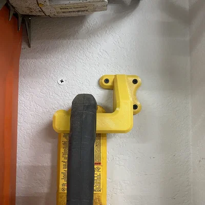 Giá treo tường cho máy cưa xích