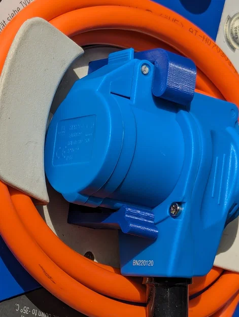 Giá treo đầu cắm CEE cho cuộn dây điện Brennenstuhl Garant - Image 1