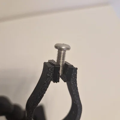 Dụng cụ hỗ trợ hàn tay thứ ba (Third hand soldering tool)
