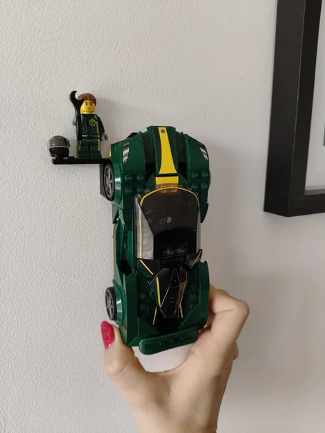 Giá treo tường Lego Speed Champions kèm kệ để nhân vật và mũ bảo hiểm - Image 1