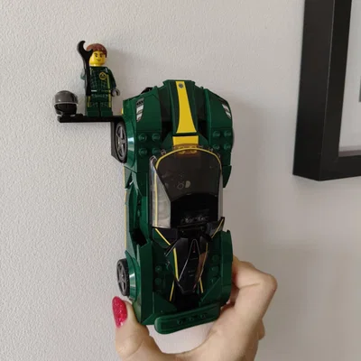 Giá treo tường Lego Speed Champions kèm kệ để nhân vật và mũ bảo hiểm