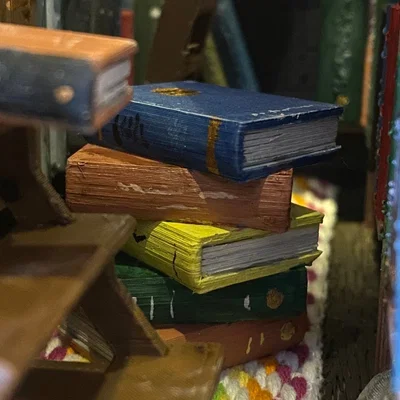 Chồng Sách Mini (Miniature Stack of Books)