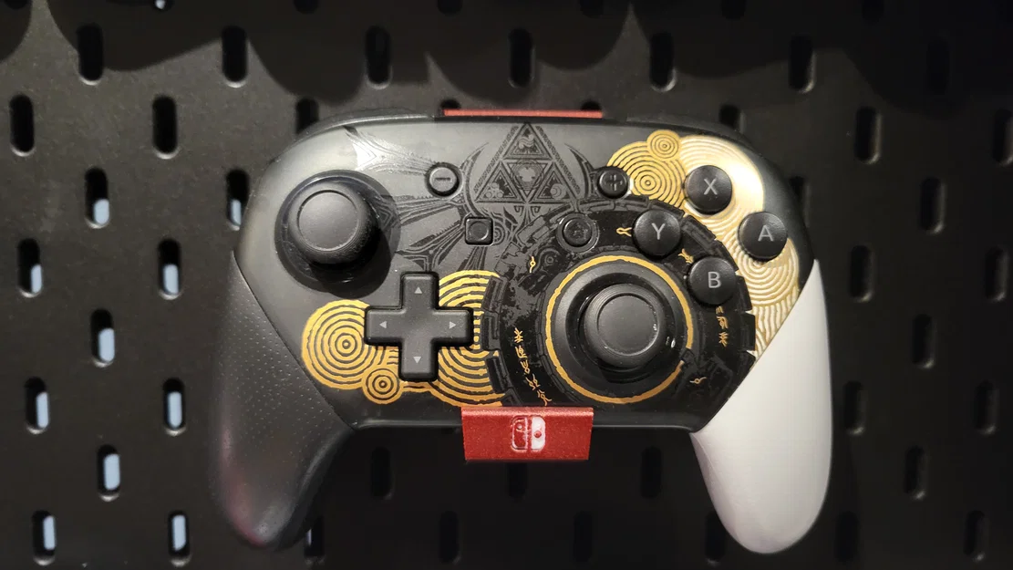 Giá treo tay cầm Nintendo Switch Pro trên bảng Skadis - Image 1