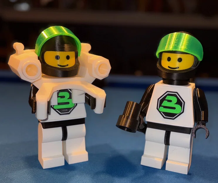 Mô hình Classic Space Blacktron 2 Brick MegaFigures (Tỉ lệ 5:1) - Image 1