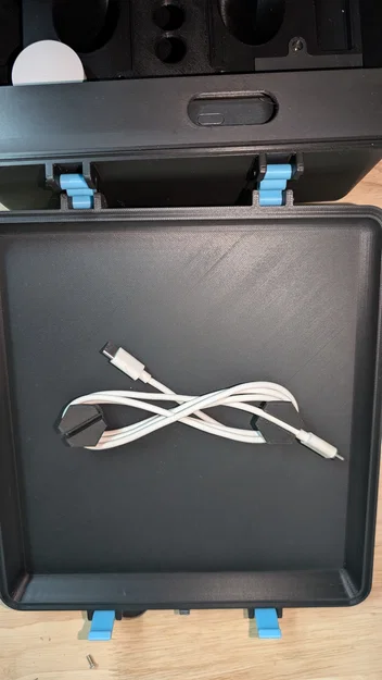 Hộp Đựng Meta Quest 3 Siêu Bền Tích Hợp Sạc Nhanh - Image 2