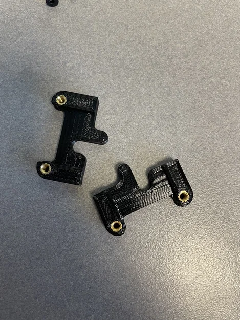 Giá gắn AirTag và huy hiệu lên dây MOLLE cực chắc chắn - Image 2