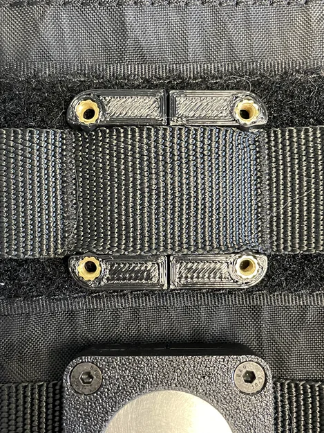 Giá gắn AirTag và huy hiệu lên dây MOLLE cực chắc chắn - Image 3