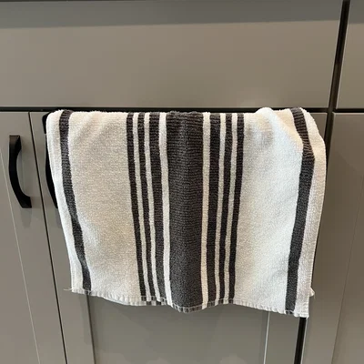 Thanh treo khăn móc cánh cửa tủ