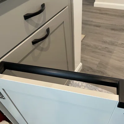 Thanh treo khăn móc cánh cửa tủ