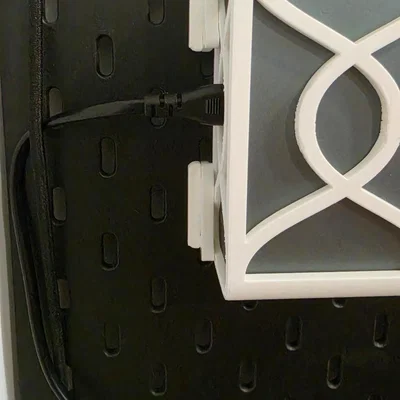 Giá đỡ trạm sạc USB cho bảng Skadis