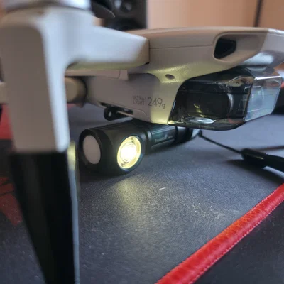 Ngàm gắn đèn pin cho DJI Mini 2 - Phụ kiện in 3D hữu ích