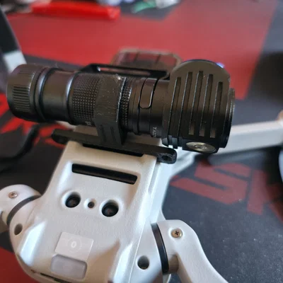 Ngàm gắn đèn pin cho DJI Mini 2 - Phụ kiện in 3D hữu ích