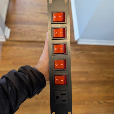 PDU Gắn Rack 10-inch