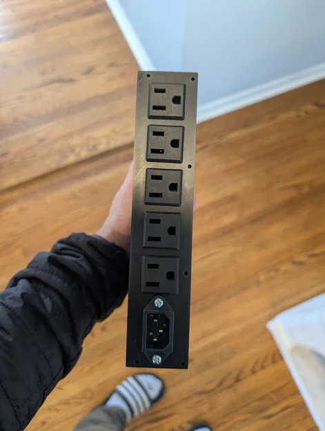 PDU Gắn Rack 10-inch - Image 2