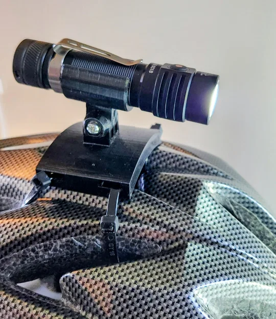 Ngàm gắn đèn pin Sofirn SC18 lên mũ bảo hiểm xe đạp - Image 4