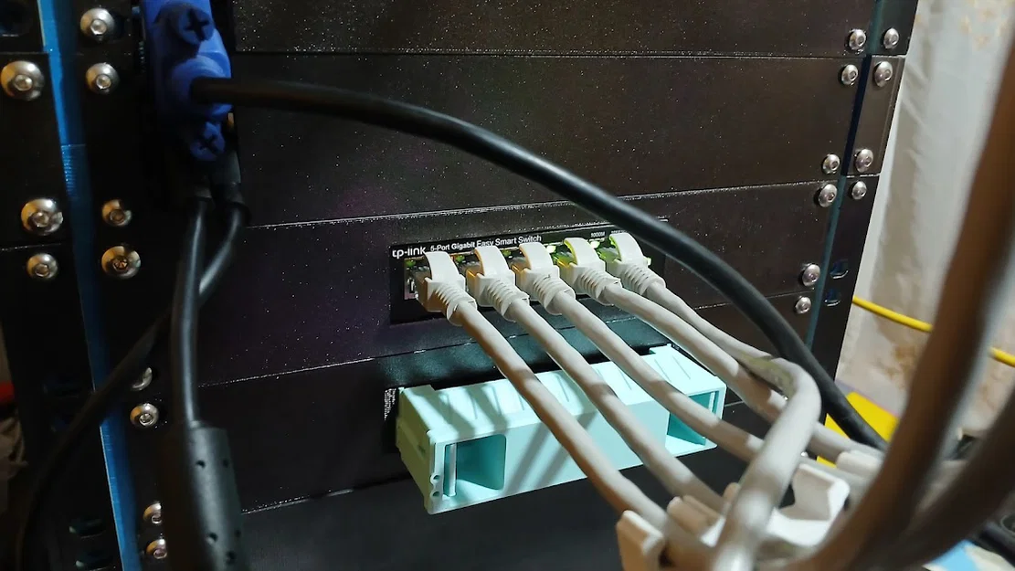 Giá đỡ Rack Mount 10 inch cho TP-LINK SG105/E (In 3D) - Image 1