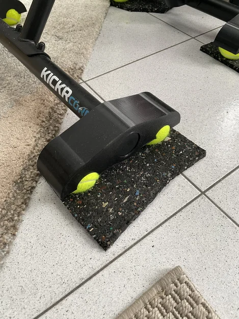 Giá đỡ bóng Tennis cho Wahoo Kickr Core - Image 1