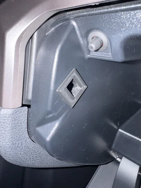 Miếng che khe hở hộc để đồ (Glove Box) cho Tacoma thế hệ 4 - Image 1