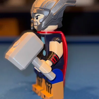 Mô hình Marvel Thor Brick MegaFigure (Tỉ lệ 5:1)