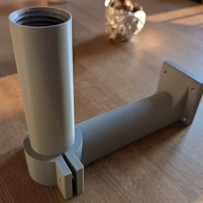 Giá đỡ RTK Mammotion lắp dưới mái hiên