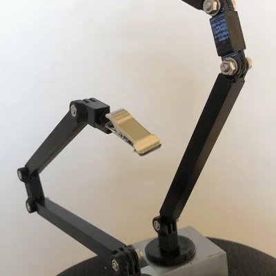 Helping Hand - Dụng cụ hỗ trợ hàn và sơn chi tiết nhỏ