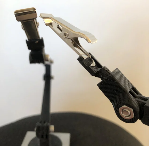 Helping Hand - Dụng cụ hỗ trợ hàn và sơn chi tiết nhỏ - Image 2