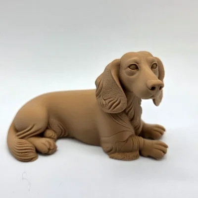 Mô hình chú chó Dachshund lông dài đang nằm