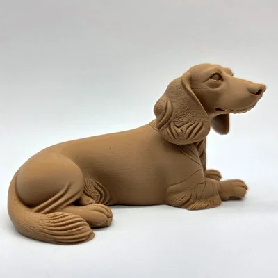 Mô hình chú chó Dachshund lông dài đang nằm