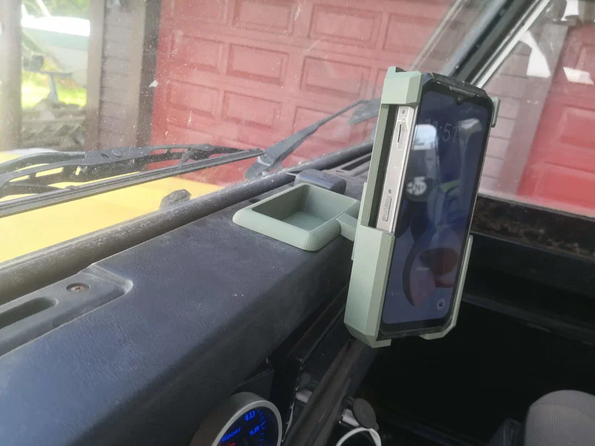 Ngàm gắn điện thoại tại vị trí gạt tàn cho Land Rover 90/110/Defender (DooGee S100Pro) - Image 2