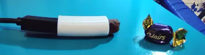 Mô hình vui nhộn: Adapter kết nối HDMI với bánh Cadbury Eclair - Image 3