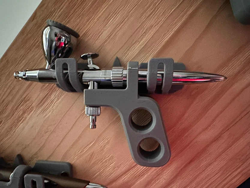 Tay cầm và Nắp cốc sơn cho Airbrush H&S Ultra 2024 - Image 1
