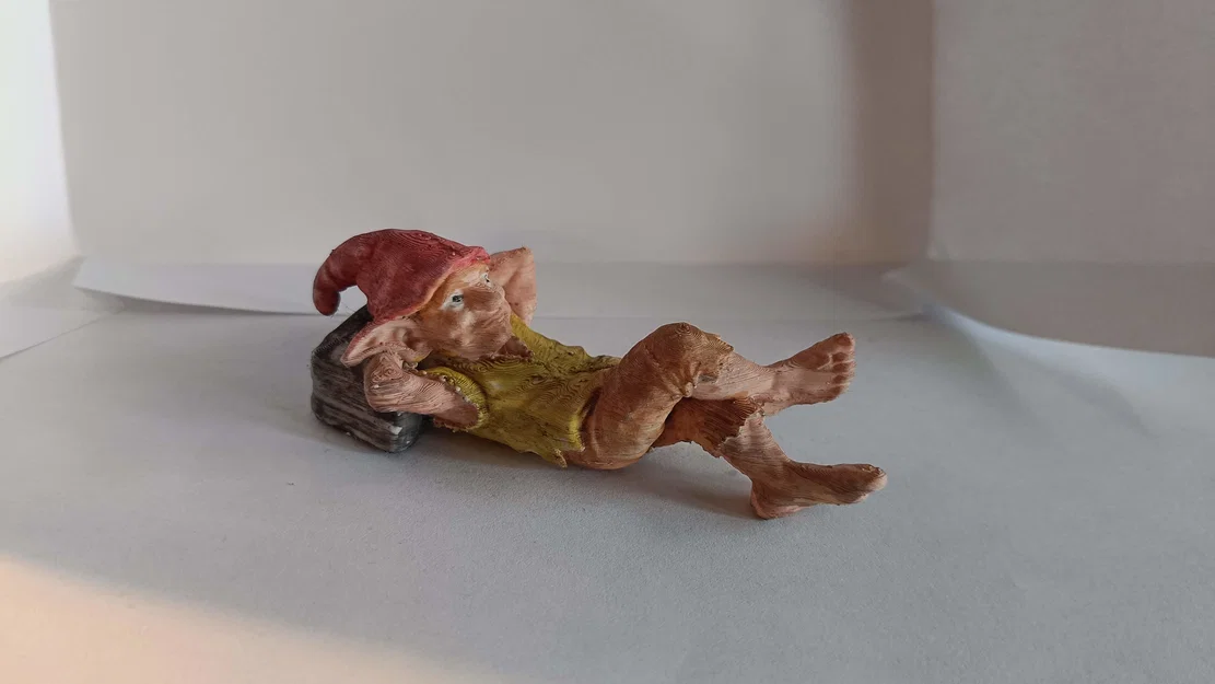 Yêu tinh nằm ngắm mây trời - Image 1