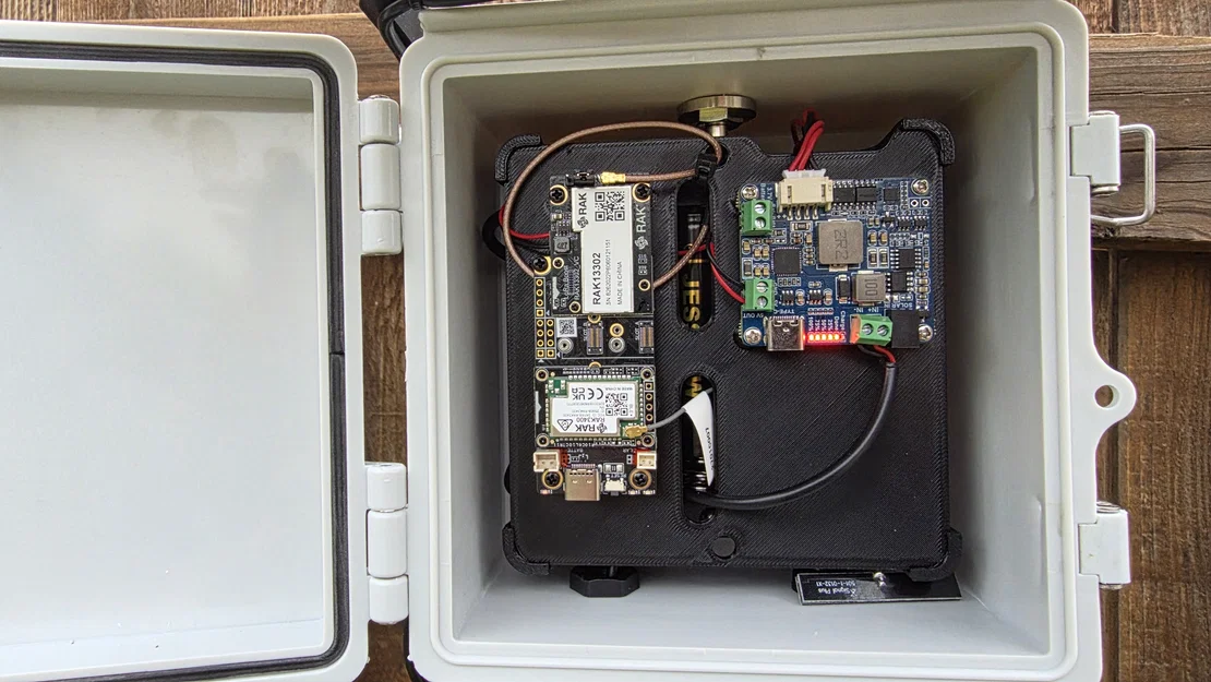 Insert Hộp Kỹ Thuật Năng Lượng Mặt Trời cho WaveShare - WisMesh 1W - Meshtastic - Image 1