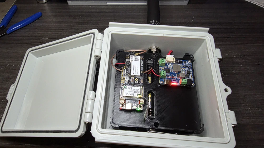 Insert Hộp Kỹ Thuật Năng Lượng Mặt Trời cho WaveShare - WisMesh 1W - Meshtastic - Image 15