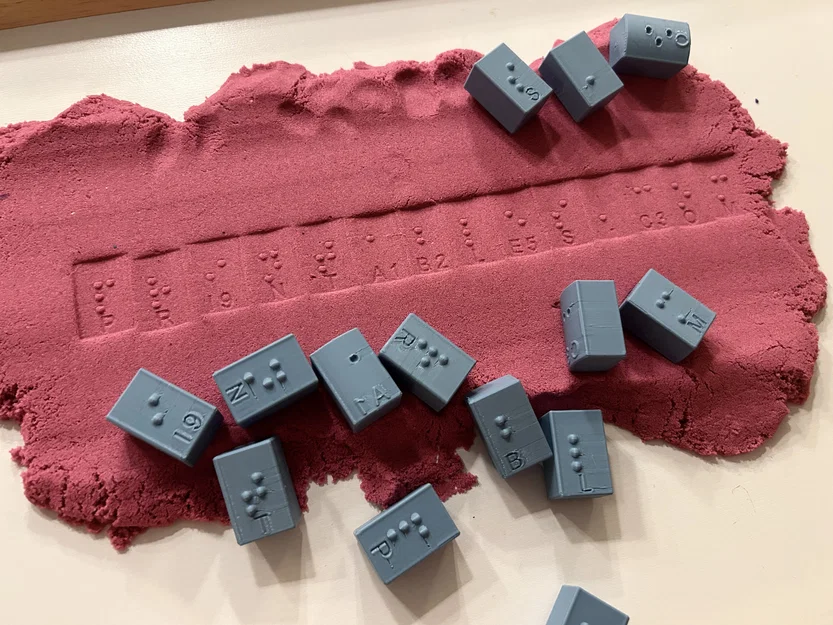 Bộ Khuôn Dập Học Bảng Chữ Cái Braille - Image 1