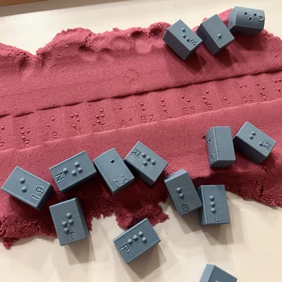 Bộ Khuôn Dập Học Bảng Chữ Cái Braille