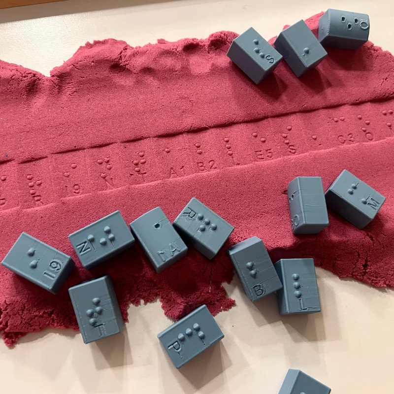 Bộ Khuôn Dập Học Bảng Chữ Cái Braille