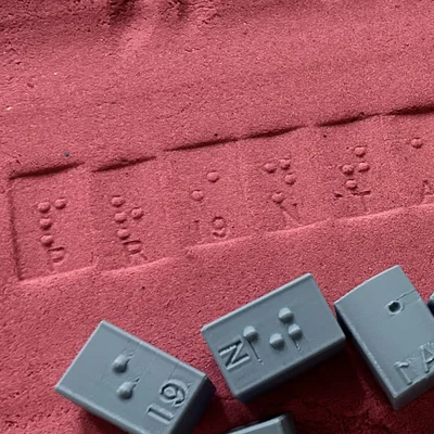 Bộ Khuôn Dập Học Bảng Chữ Cái Braille