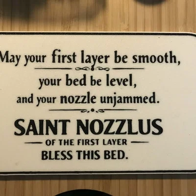 Bảng trang trí Saint Nozzlus - Lời chúc may mắn cho máy in 3D
